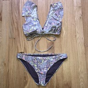 M size Raisins ruffles swimsuit pale print purple